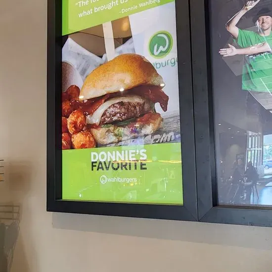 Wahlburgers @ Hy-Vee