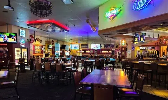 Brass Rail Sports Bar, Restaurant & Pool Hall