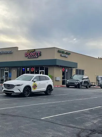 Yummy donut palace,boba tea,smoothies, coffee