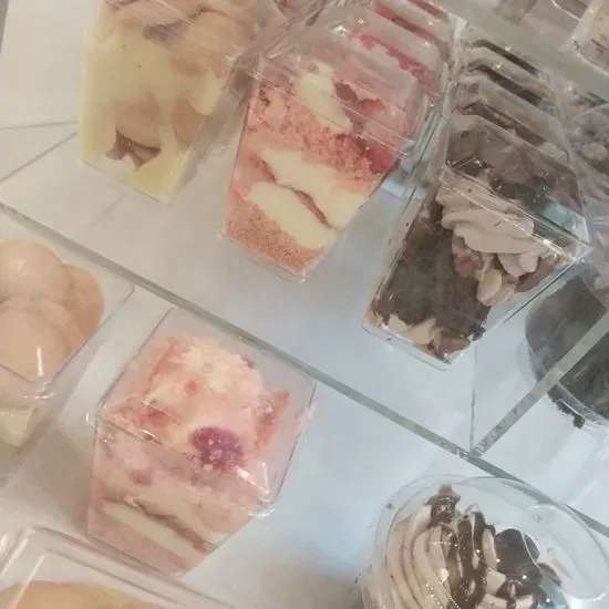 CLASSY CAKES CAFE