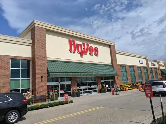 Hy-Vee Grocery Store