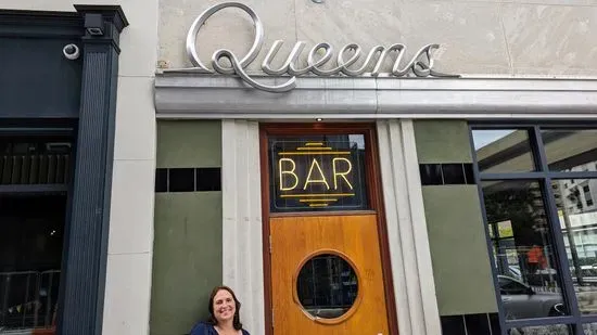 Queens Bar Detroit