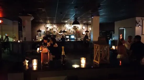 Terminal 8 - Bar & Lounge