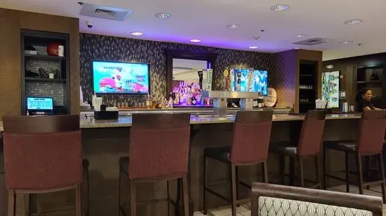 The Hub Bar & Grill at the Holiday Inn Charlotte Airport