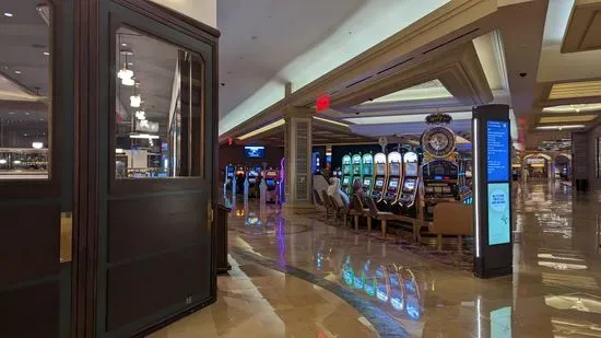 BetMGM Sportsbook & Bar