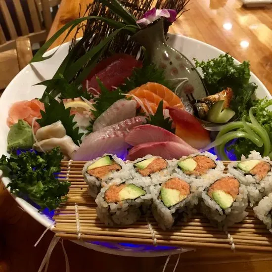 Nikki’s Fresh Gourmet & Sushi downtown