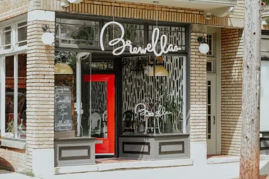 Brewella's Coffee, Crêpes & Collectibles