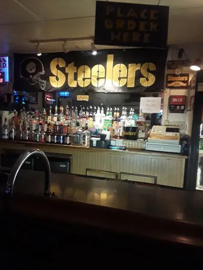 Black & Gold Tavern