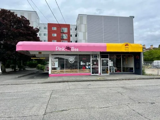 Pink Bee Curry and Sandwiches