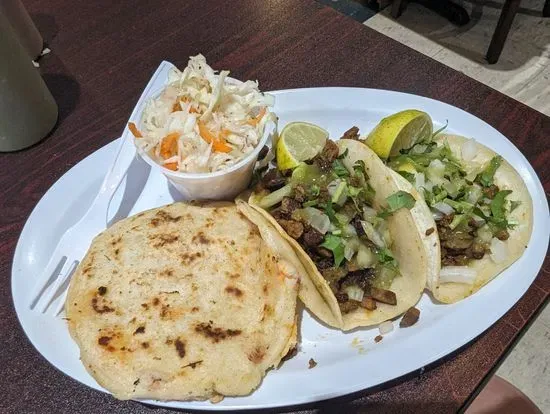 El Roble Salvadoran Restaurant
