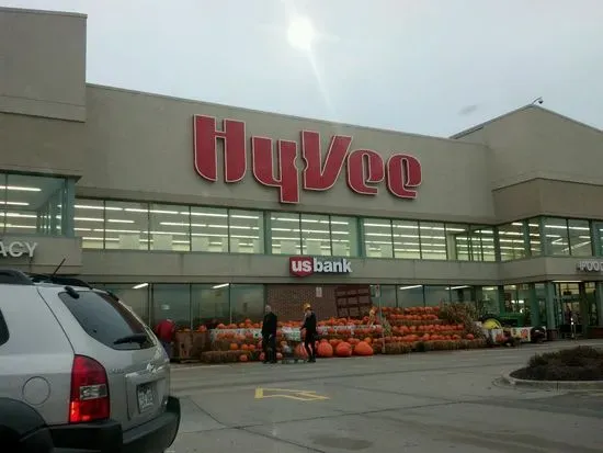 Hy-Vee Grocery Store