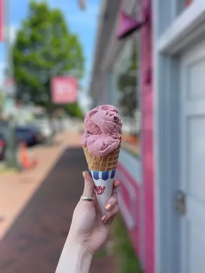 Bev's Homemade Ice Cream & Café