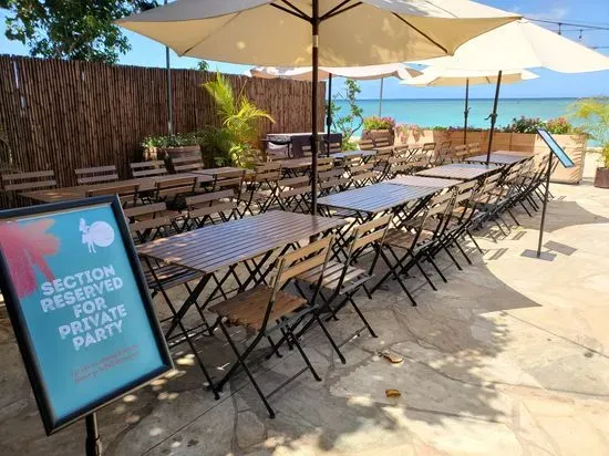 Barefoot Beach Cafe @ Queen's Surf Beach