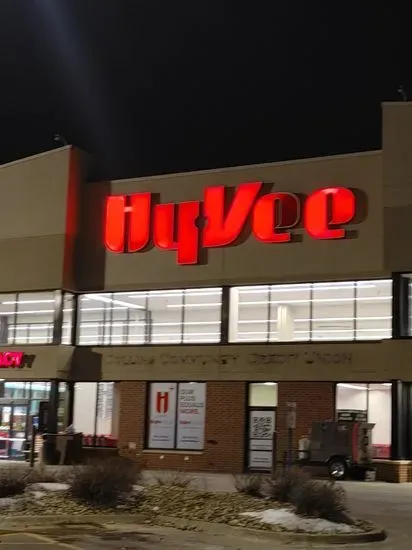 Hy-Vee Grocery Store