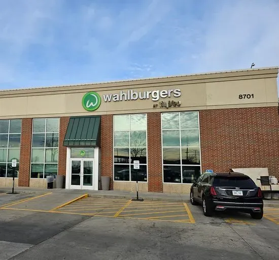 Wahlburgers @ Hy-Vee