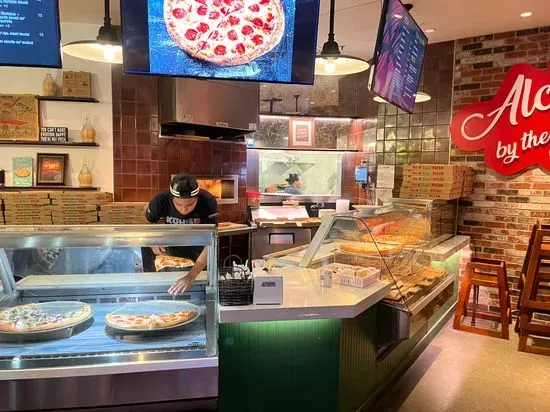 Aloha Pizzeria in the food hall