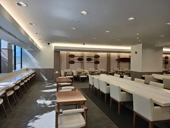 Admirals Club / Sakura Lounge