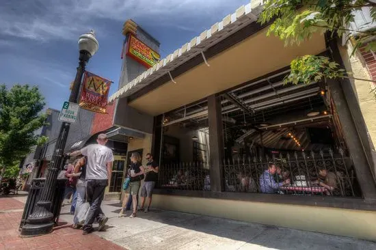 Gus's World Famous Fried Chicken