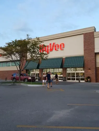 Hy-Vee Grocery Store