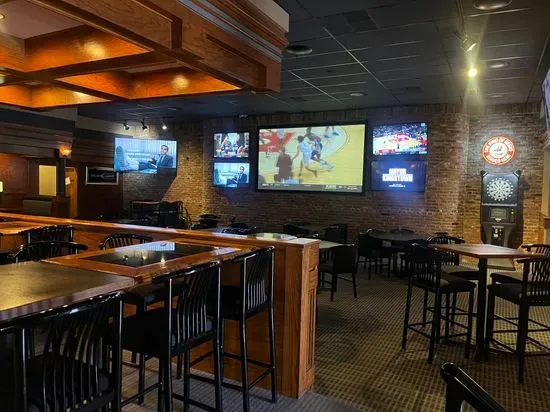 Mulligans Grill & Pub - Sports Bar