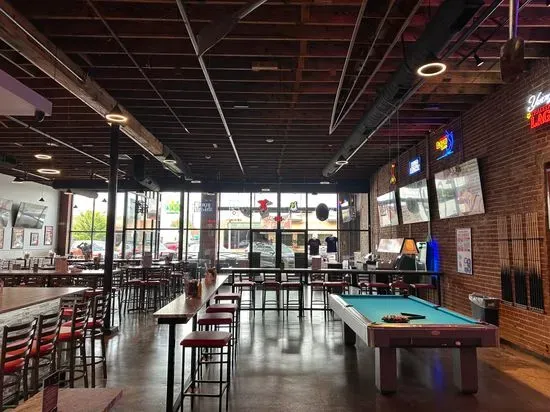Roosters Sports Bar & Grill - Norman