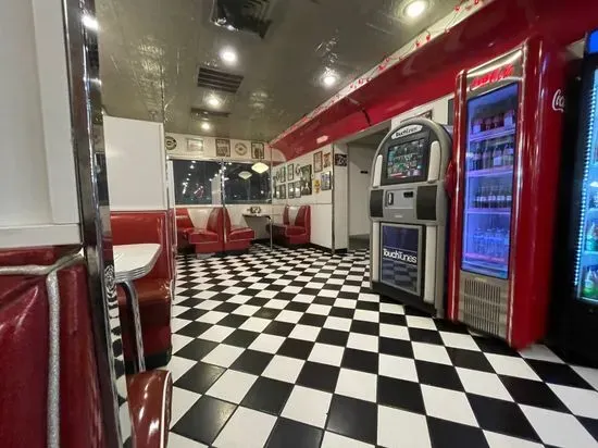 DJ's 50'S & 60'S Diner