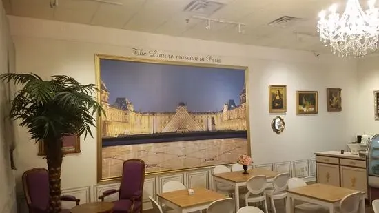 Le Louvre French Cafe