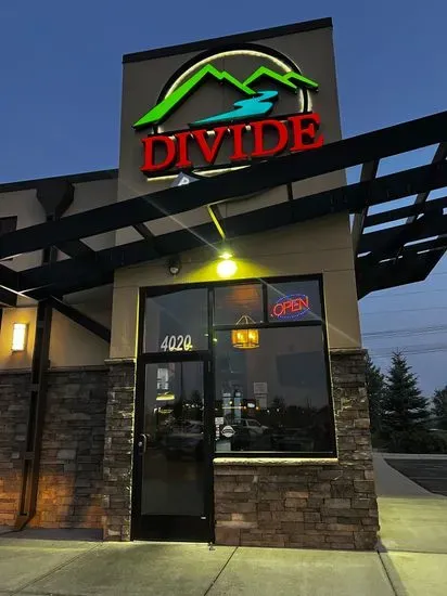 The Divide Bar & Grill