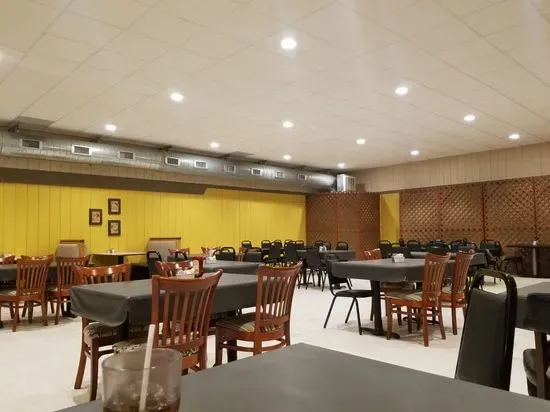 Capraro's Restaurant & Lounge