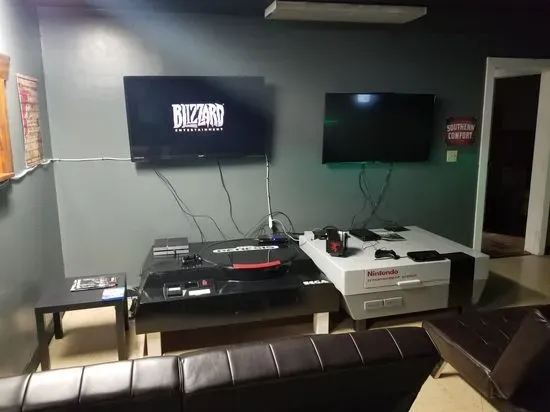 GeeksNGlory Gaming Bar