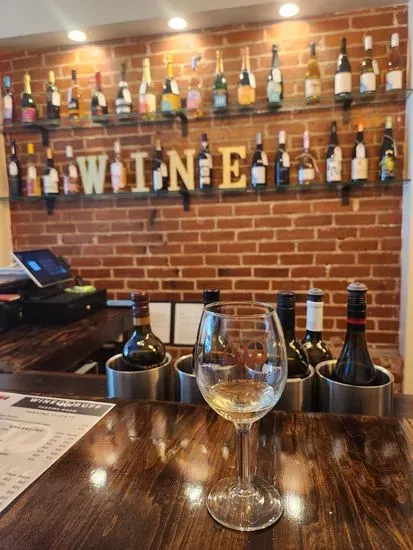 Wine Buff Tasting Room