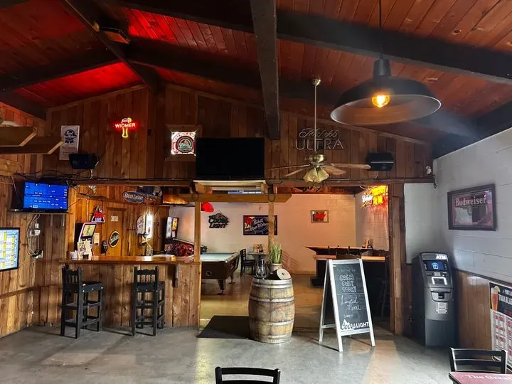 The Honey Hole Bar & Grill | Halsey, OR | Checkle