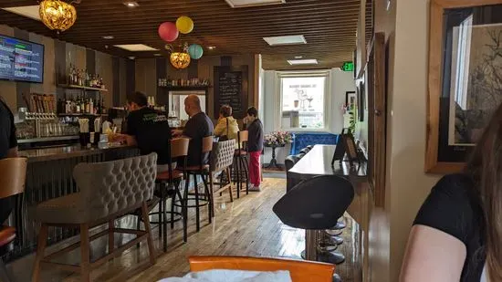 The Barking Chicken - Craft Bar and Gallery