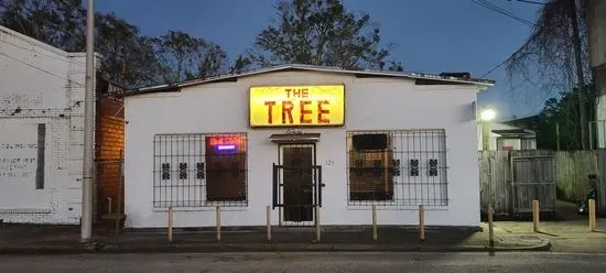 The Tree Bar-B-Que and Lounge