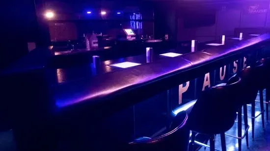 Pause Lounge and Grill
