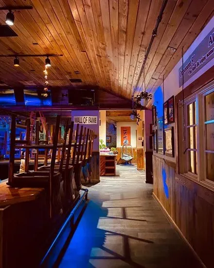 MPM Tiki & Sports Bar