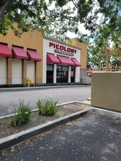 Pieology Pizzeria Granada Village, Granada Hills