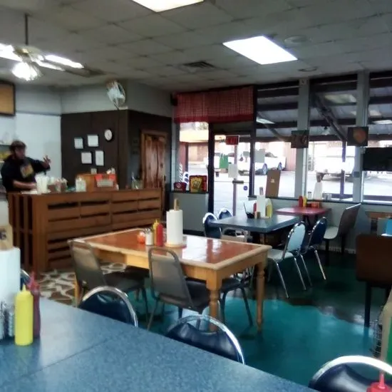 Lynn's Country Diner