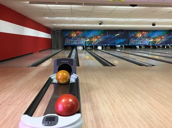 Bowlero Woodridge