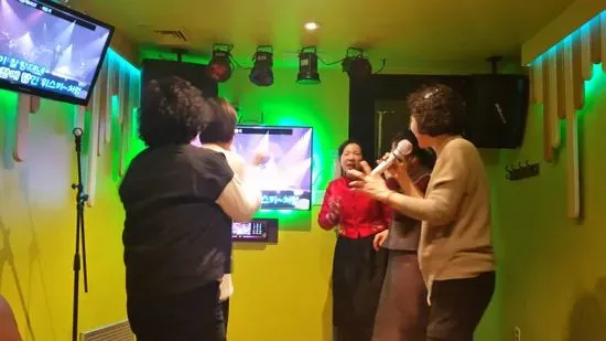 Happy Karaoke