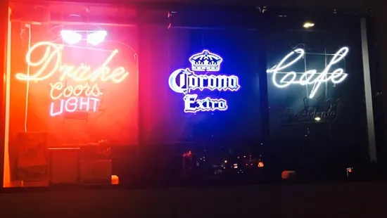 Drake Main Cafe & Lounge