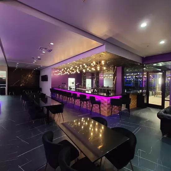 Royalty Bar & Lounge