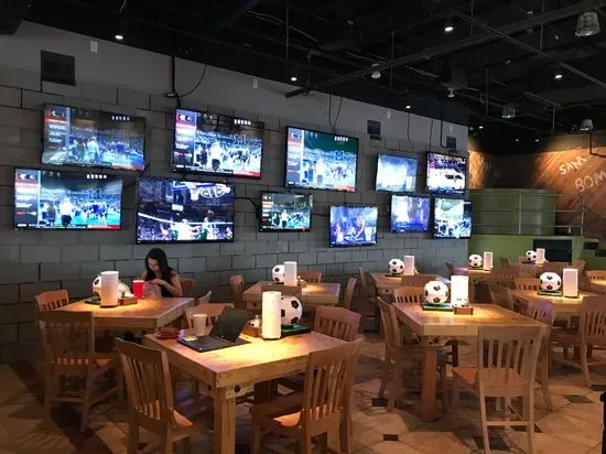 Ojos Locos Sports Cantina - East