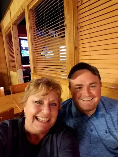 Cross Roads Bar & Grill