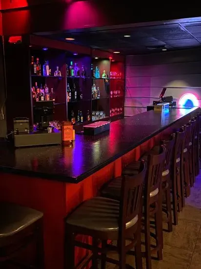 Bottoms Up Club (Restaurant & Bar)