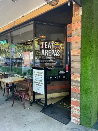 Doggi's Arepa Bar