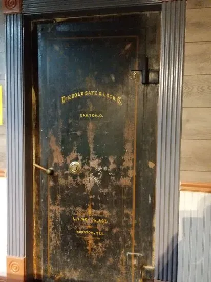 The Rustic Lantern Taphouse