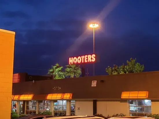 Hooters