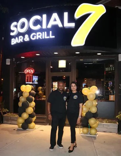 Social 7 Bar & Grill