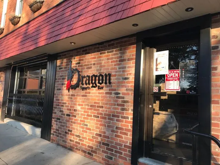 The Dragon Sports Bar. St ON Checkle